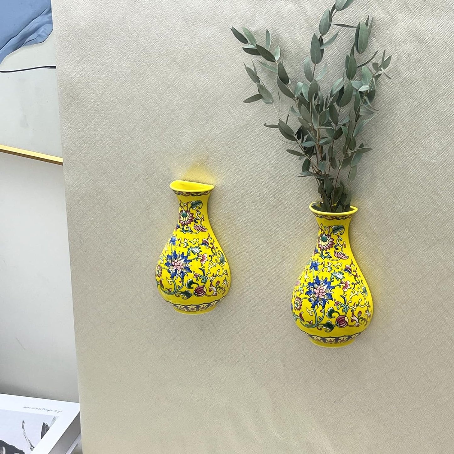 Set of Two Handmade Chinese Blue & White Porcelain Wall Mounted Vases – Chinoiserie Ceramic Flower Vase for Indoor Home Décor, Wall Hanging Vases for Living Room & Bookshelf