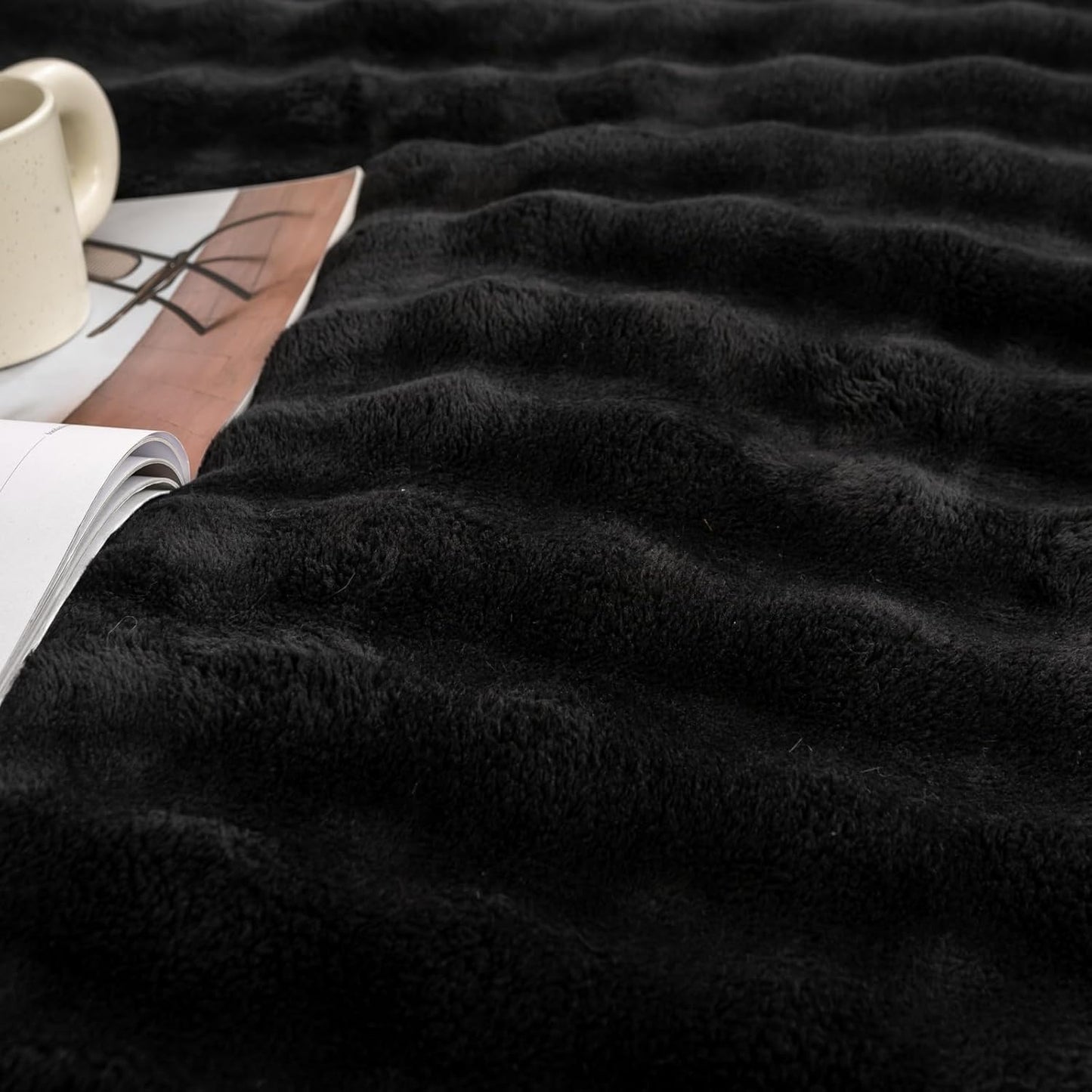 YUSOKI Luxury 3D Bubble Throw Blanket 2lb,All Ages,Home Decoration, (Black,50 * 60inches)