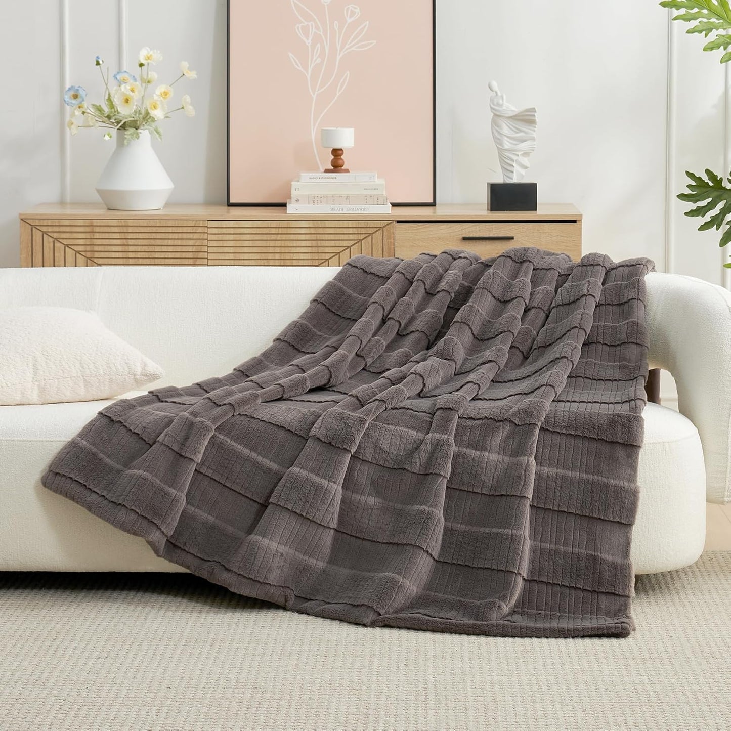 Amélie Home Luxury Striped Faux Fur Throw Blanket for Couch, Embossed Split Fur Cozy Fuzzy Fluffy Luxurious Soft Plush Sofa Chair Bed Gift Blankets for Women Men Wife Friend, 60"x80", Charcoal Gray