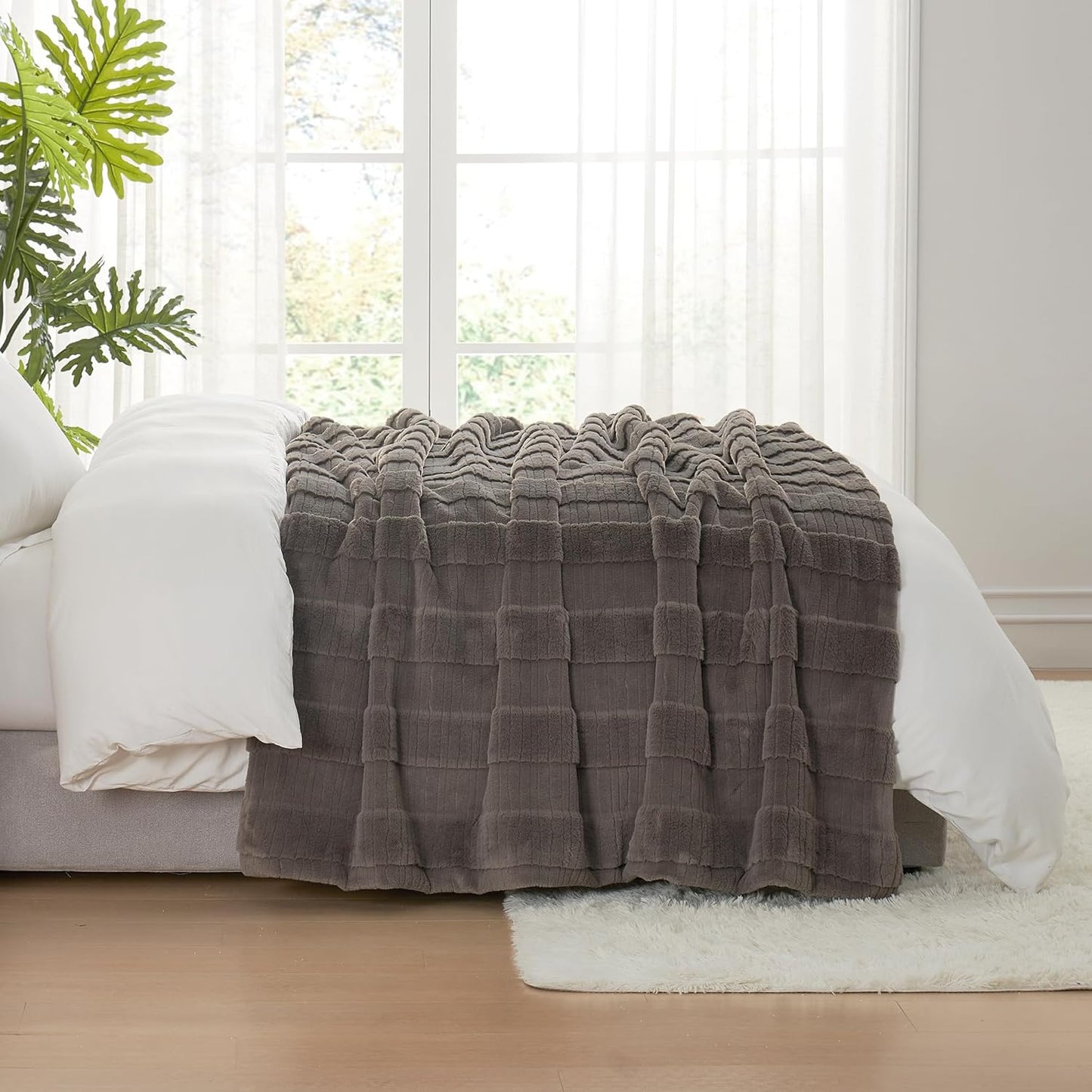 Amélie Home Luxury Striped Faux Fur Throw Blanket for Couch, Embossed Split Fur Cozy Fuzzy Fluffy Luxurious Soft Plush Sofa Chair Bed Gift Blankets for Women Men Wife Friend, 60"x80", Charcoal Gray